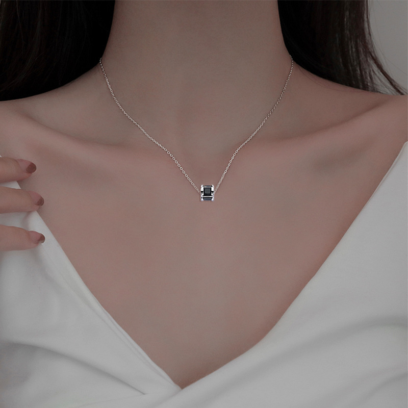 Ancient Cat Ning Shake Tone Same Style Cylindrical Black Zircon Pendant Clavicle Chain Dark Style Cold Style Small Man Waist Necklace