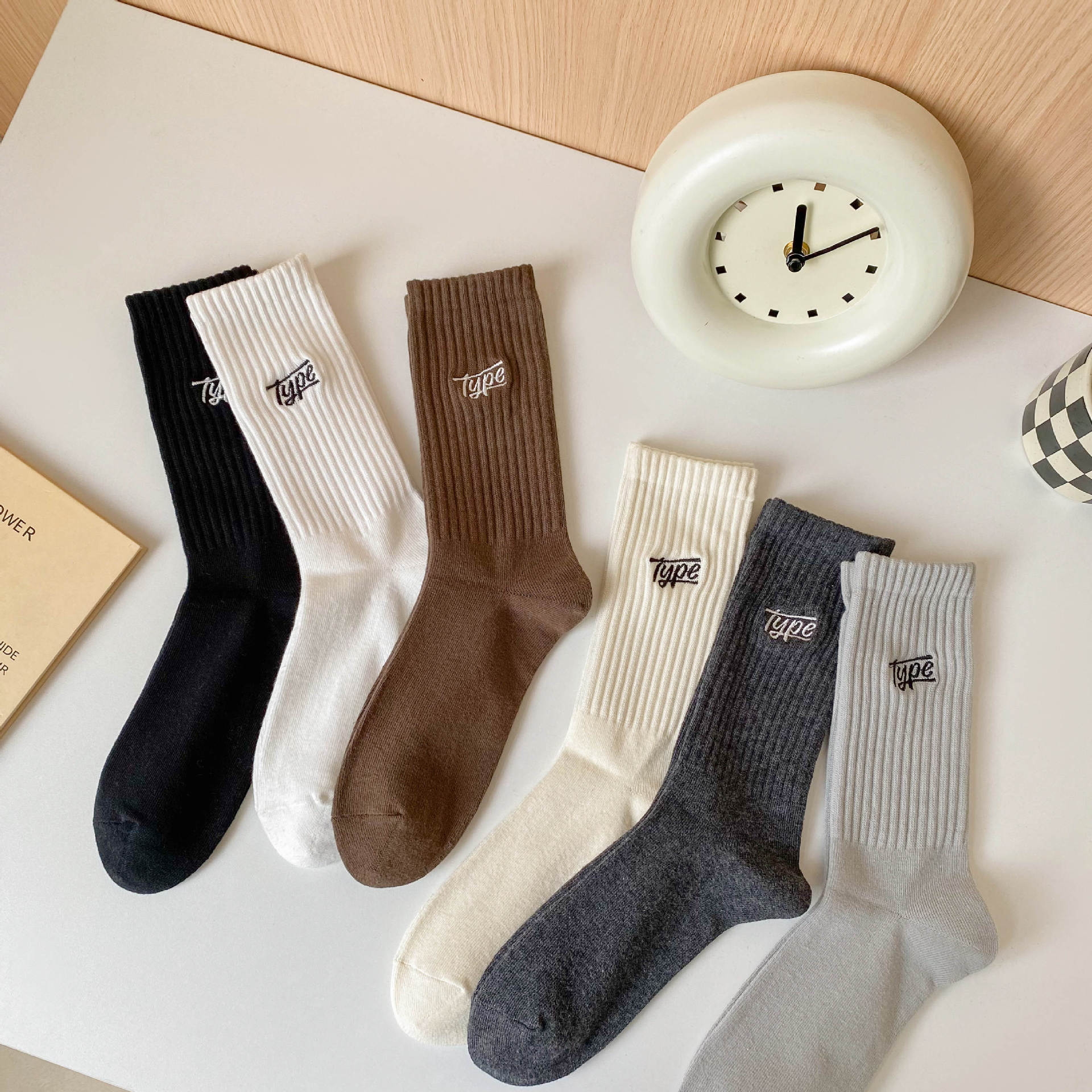 Socks men's autumn and winter mid-calf socks embroidered letters mid-calf socks sports casual cotton men's couple fashion socks factory wholesale