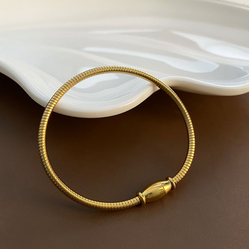 Iron Suction Personality Design Foot 2024 Spring Fashion All-match Niche Light Luxury Two-piece Bracelet for Women