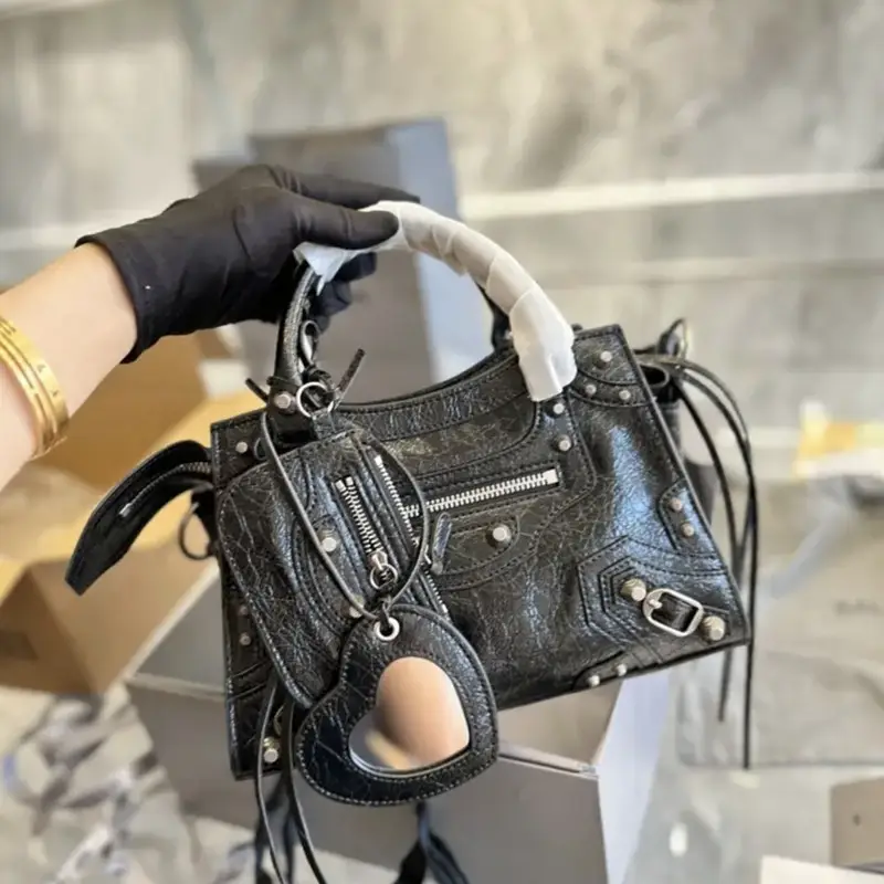 Internet Celebrant Niche Vintage Nail Mobile Car Bag Women's 2024 New Sweet Cool Underarm Bag Portable Large Capacity Shoulder Crossbody Bag