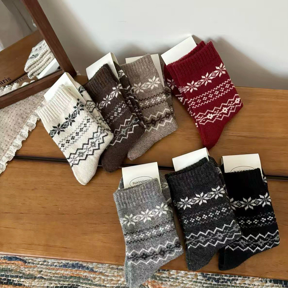 Autumn and Winter Thickened Warm Wool Socks for Women, Winter Fair Isle Retro Snowflake Mid-Calf Slouch Socks Paired with Birkenstock Shoes