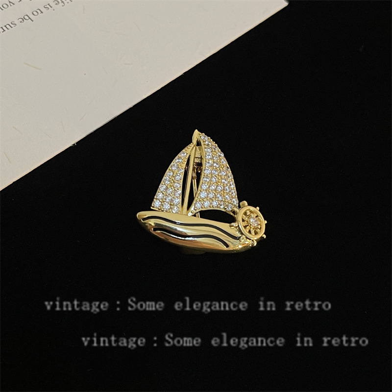 Fashion Light Luxury Diamond-encrusted Sailing Brooch Women's High-end Sense Niche Personality Elegant Exquisite Pin Badge Suit Accessories