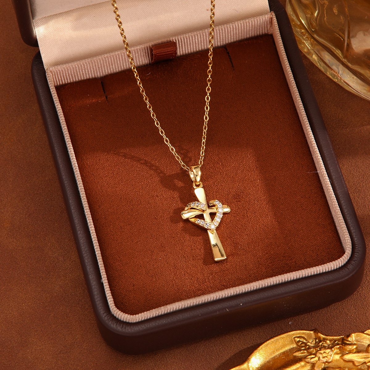Winding Love Cross Necklace Light Luxury Niche Titanium Steel Non-Fading Clavicle Personalized Chain Trendy Accessories Wholesale
