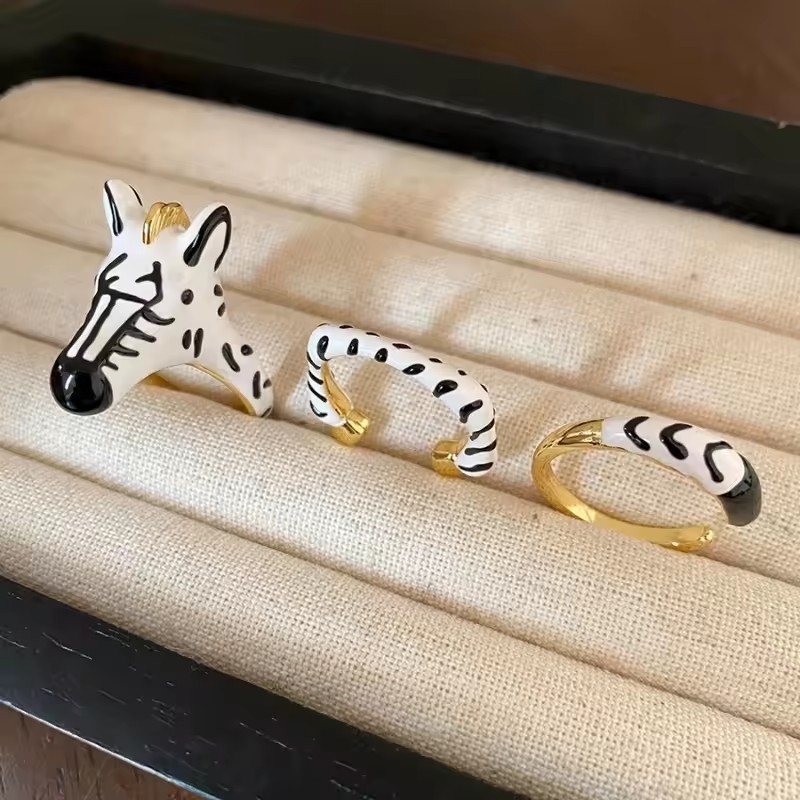 New Fashion Electroplated Oil-Drip Zebra Open Ring, Vintage Court Style Index Finger Ring, Light Luxury High-End Jewelry for Women