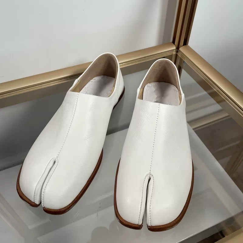 Tibi Split-Toe Slip-On Leather Shoes, Single Shoes, Can Be Worn with Heels, Flat-Soled Women's Shoes, Unisex, Pig's Hoof, Horse's Hoof, Sheep's Hoof