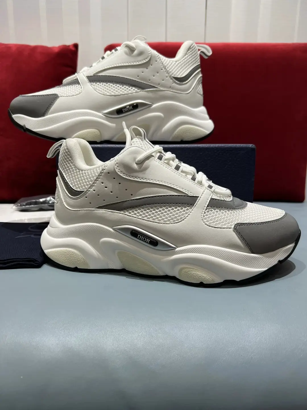 B22 Men's Sneakers Y J