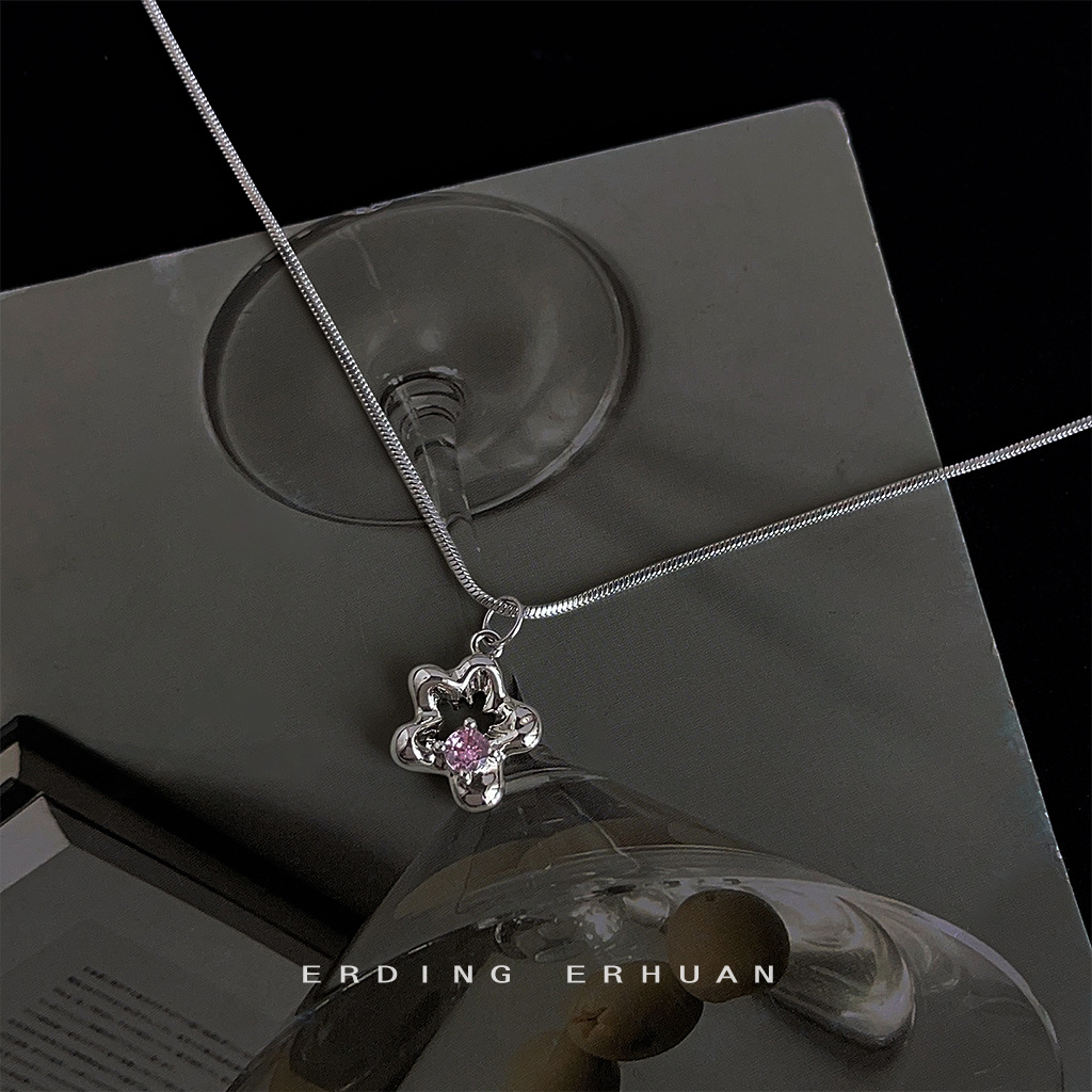 Sweet Cool Style Personality Light Luxury Texture Zircon Flower New 2023 Clavicle Chain Necklace Chain Factory Necklace Wholesale Jewelry