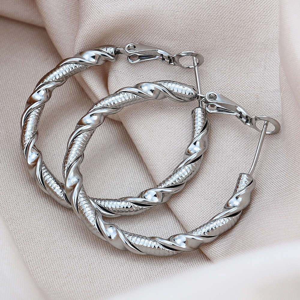 Titanium steel round spiral earrings Europe and the United States new fashion Joker stainless steel 18k earrings temperament twisted wire earrings