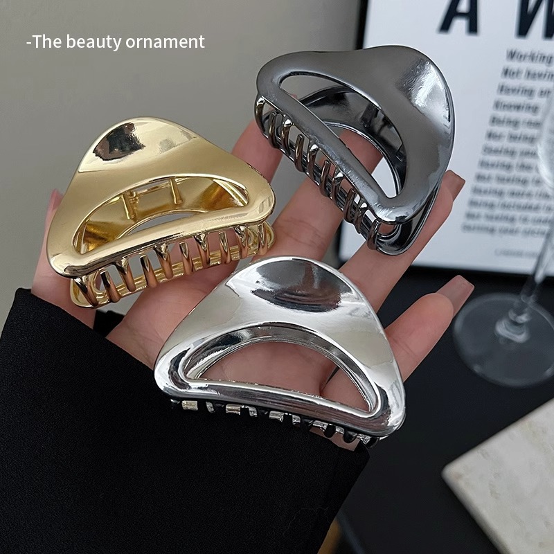Advanced Sense Triangle Small Grab Clip Women's 2023 New Back Head Half-Tie Hairpin Elegant Shark Clip Hairpin