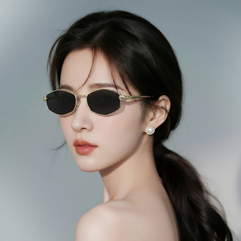 2026 New Style Metal Small Frame Sunglasses, High-End Women's European and American Retro Polygonal Cut-Edge Simple Sunglasses