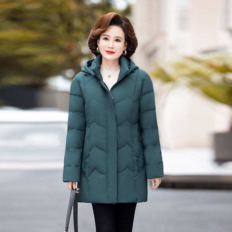 Counter middle-aged and elderly down jacket women 2024 winter new thickened white duck down foreign style plus size mother grandma coat