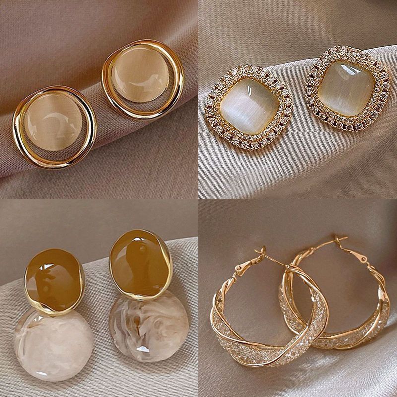 Vintage Exquisite High-End Niche Design Earrings 2026 New Trendy Mix-And-Match French Style Earrings for Women