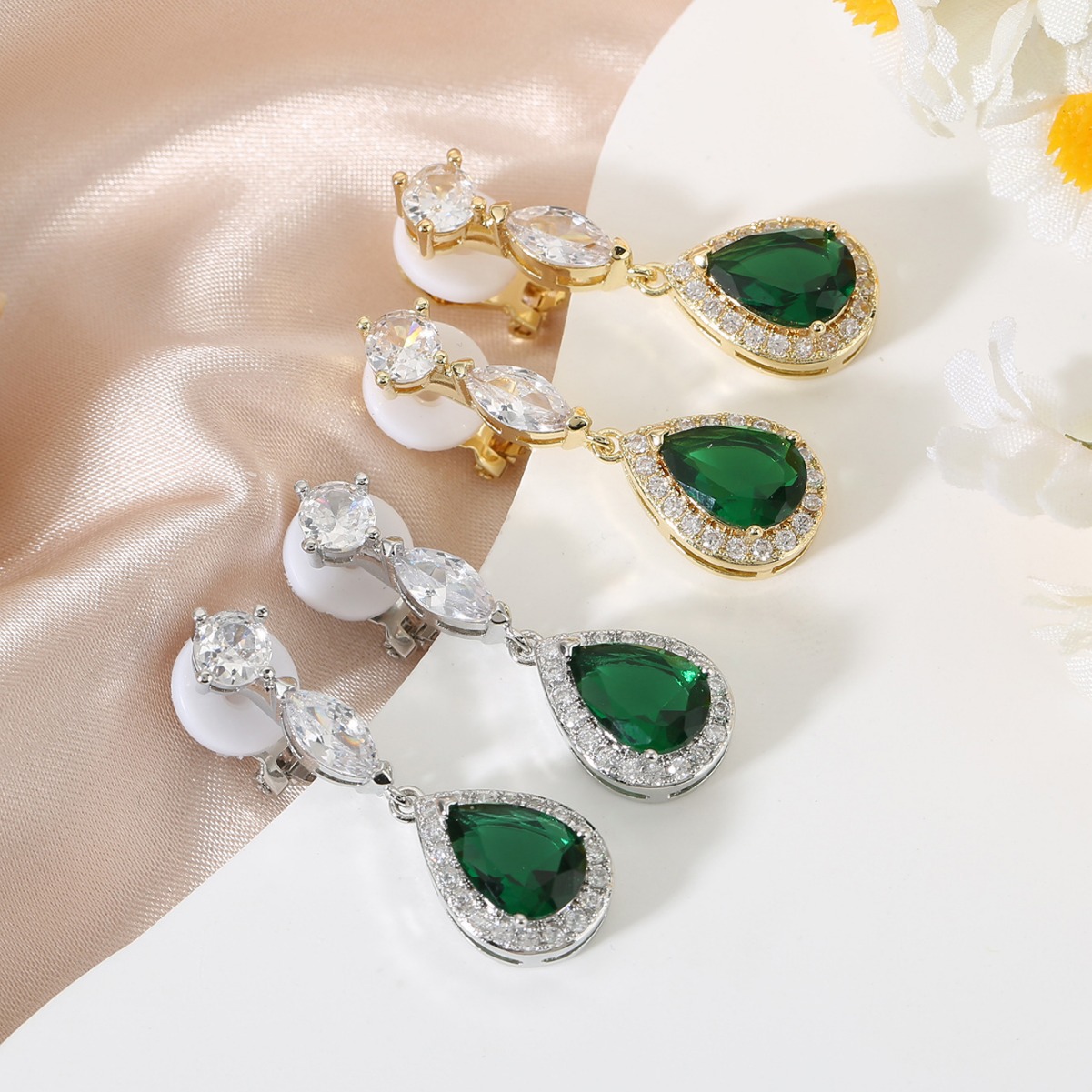 Cross-border Wish Hot Selling European Style Retro Court Style Water Drop Earrings High-end Grandmother Green Pear Shape Long Earrings