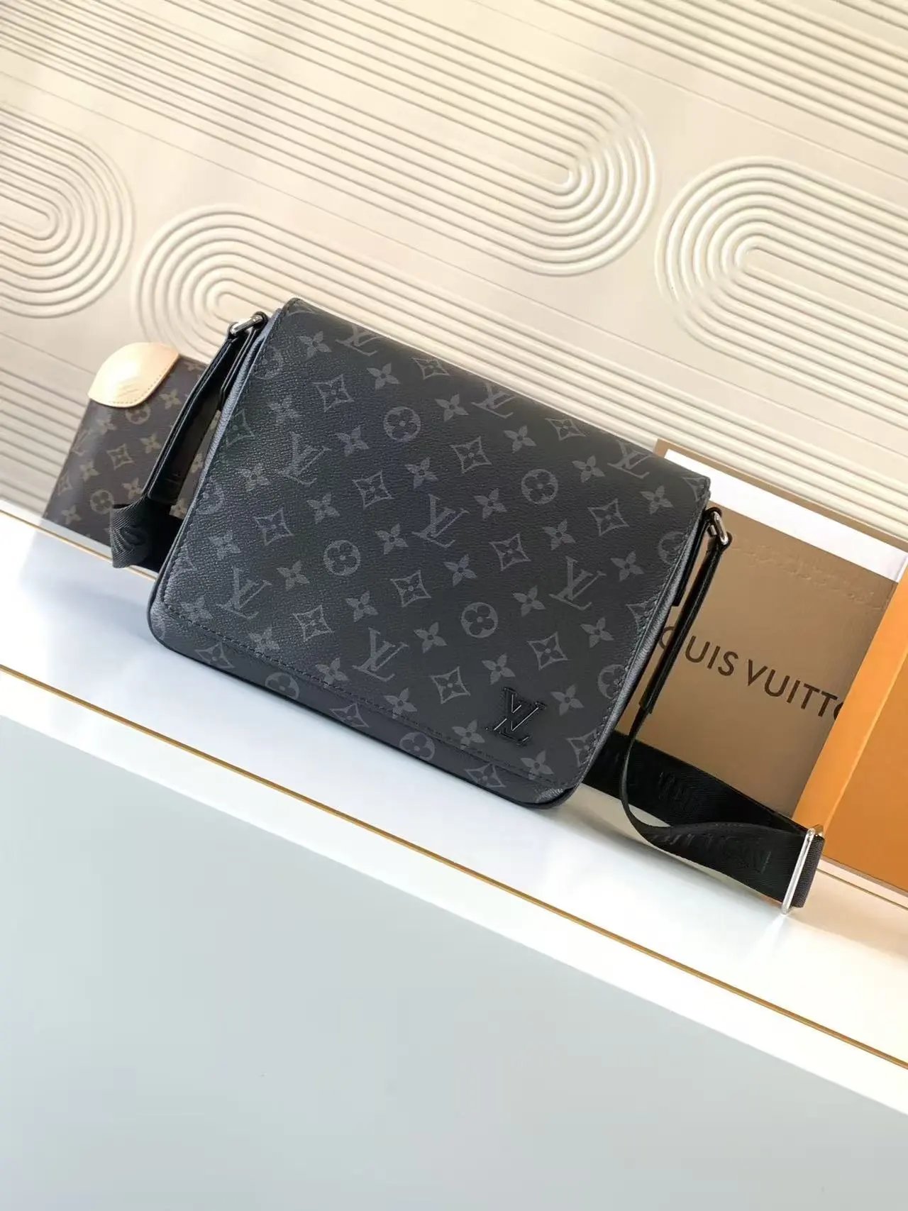 Louis Vuitton Messenger Bag
