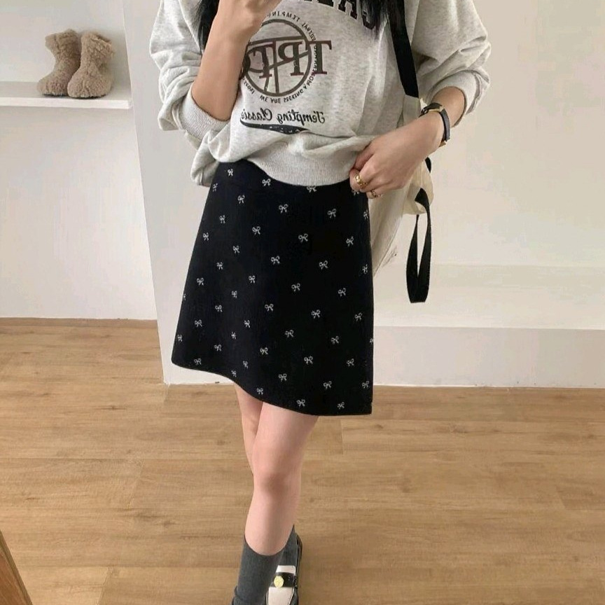 2026 Early Spring New Heavy Embroidery Bowknot Autumn and Winter Knitted Short Skirt Slimming A-Line High-Waisted Skirt