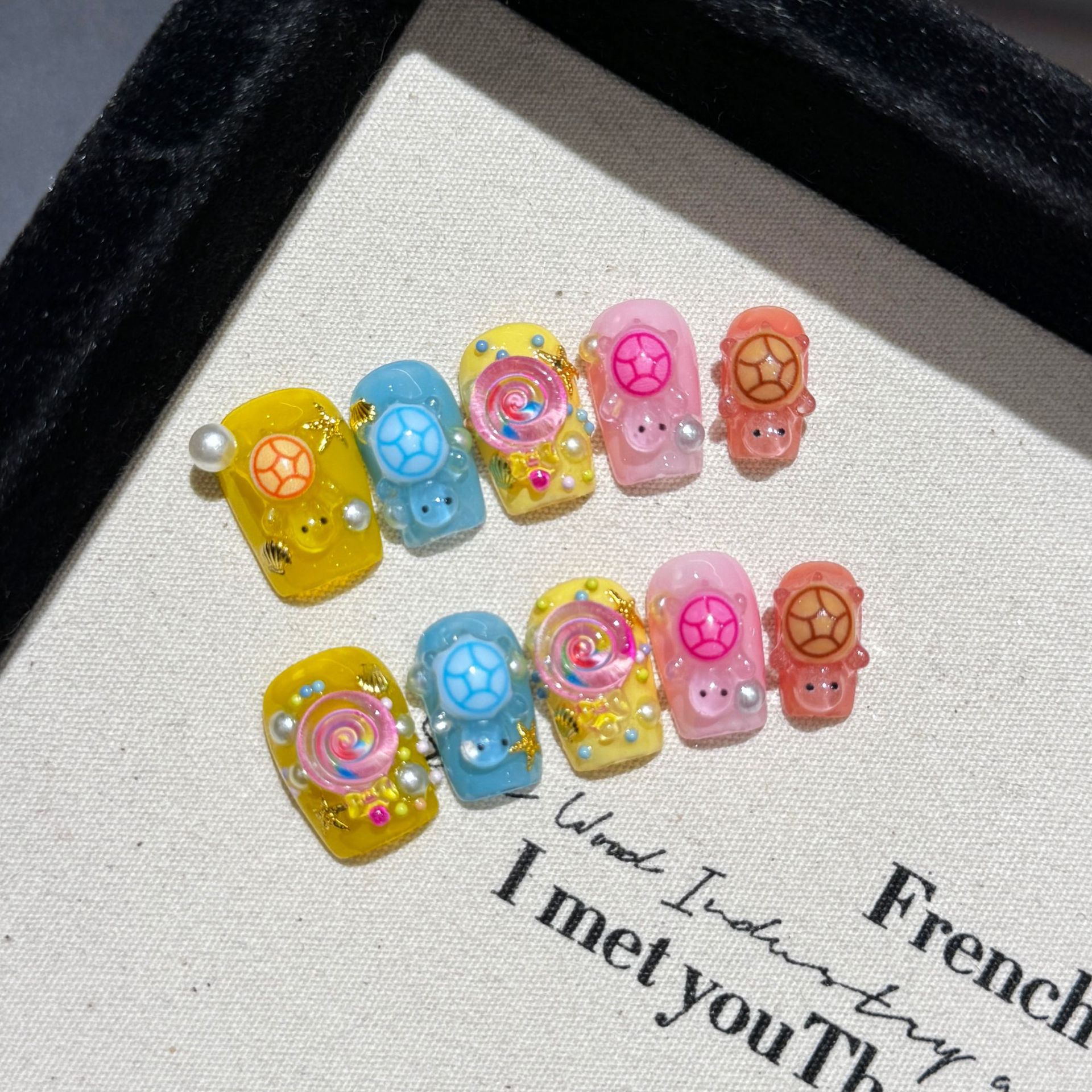 [Tortoise to Touch] Dopamine Color Little Tortoise White Temperament Cartoon Hand-Wearing Finished Nail Art