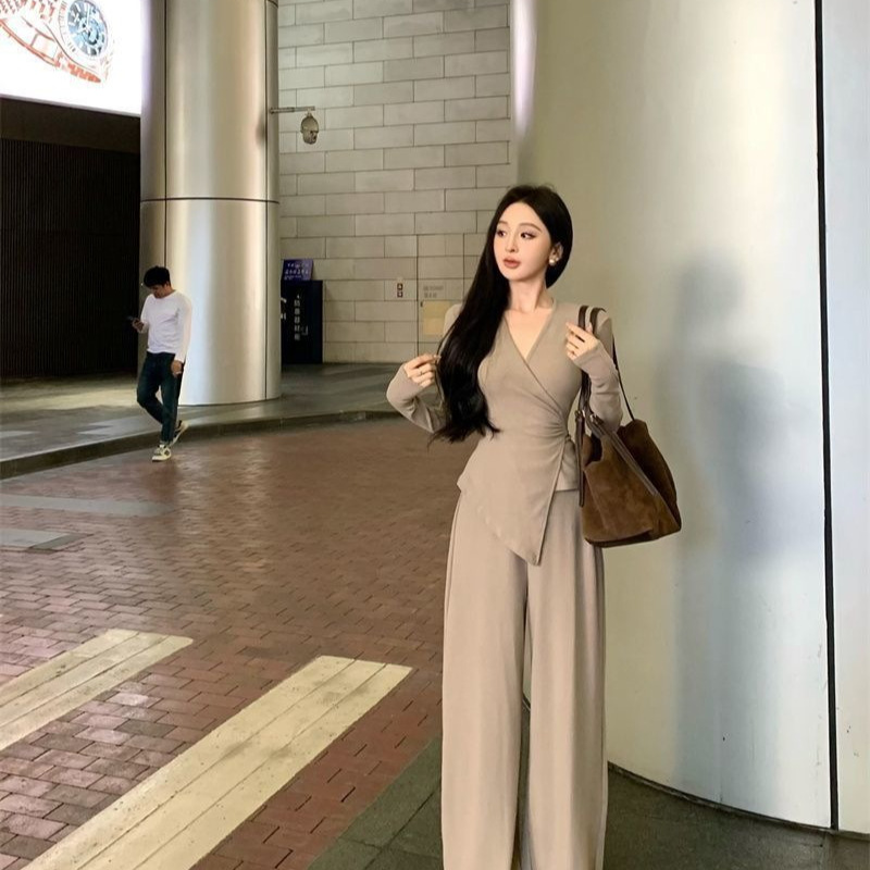 Slimming Two-Piece Set: Long-Sleeve T-Shirt Top for Women, Autumn Drapey Casual Wide-Leg Pants, Slim Fit, Cross V-Neck, Elegant