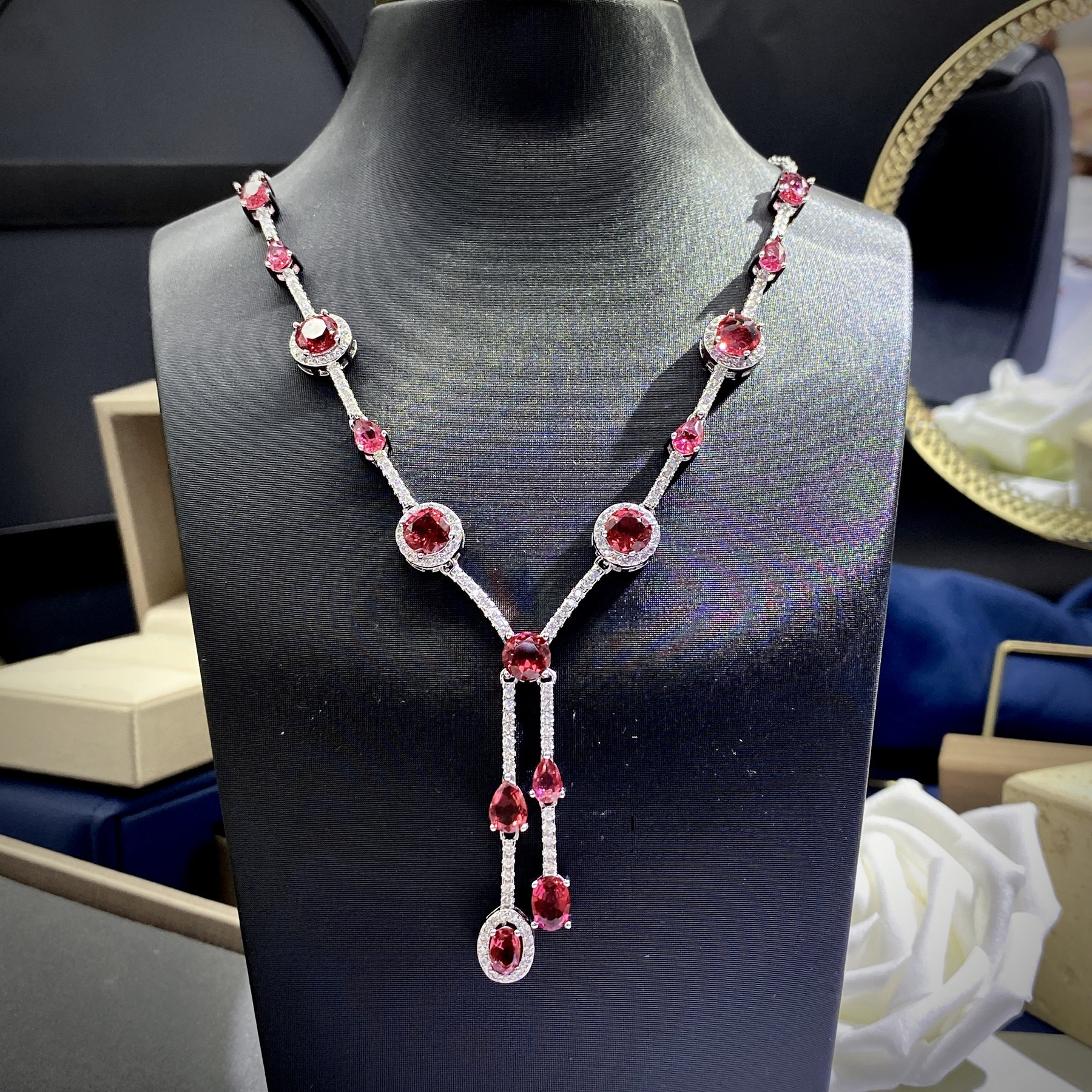 Little Red Riding Book Recommend Simulation Mozambique Pigeon Hemoglobin Necklace Set Chain Heavy Industry Design Geometric Necklace