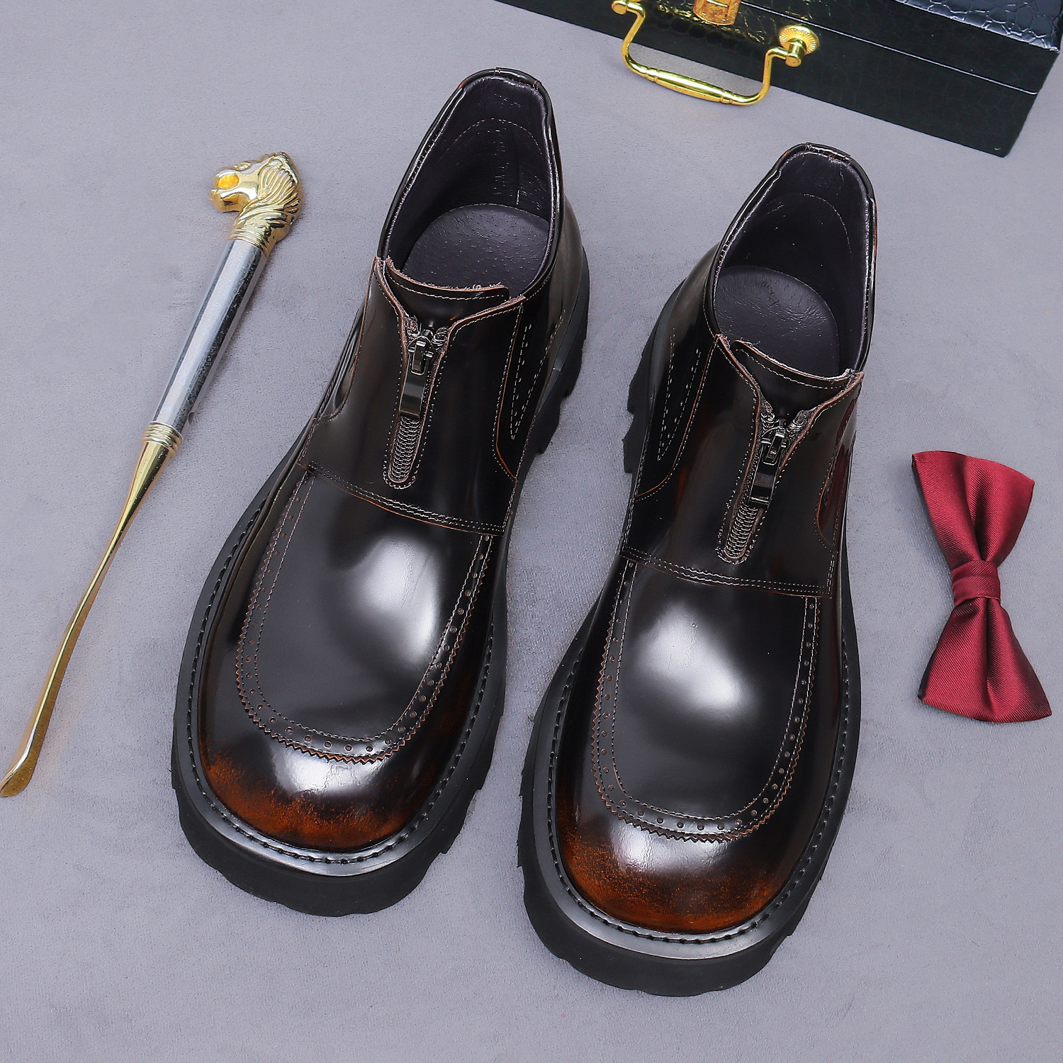 [Genuine Leather] Men's Martin Boots with Brogue Pattern, Patent Leather, Glossy Surface, Thick Sole, Fashionable British Style, Versatile Men's Boots