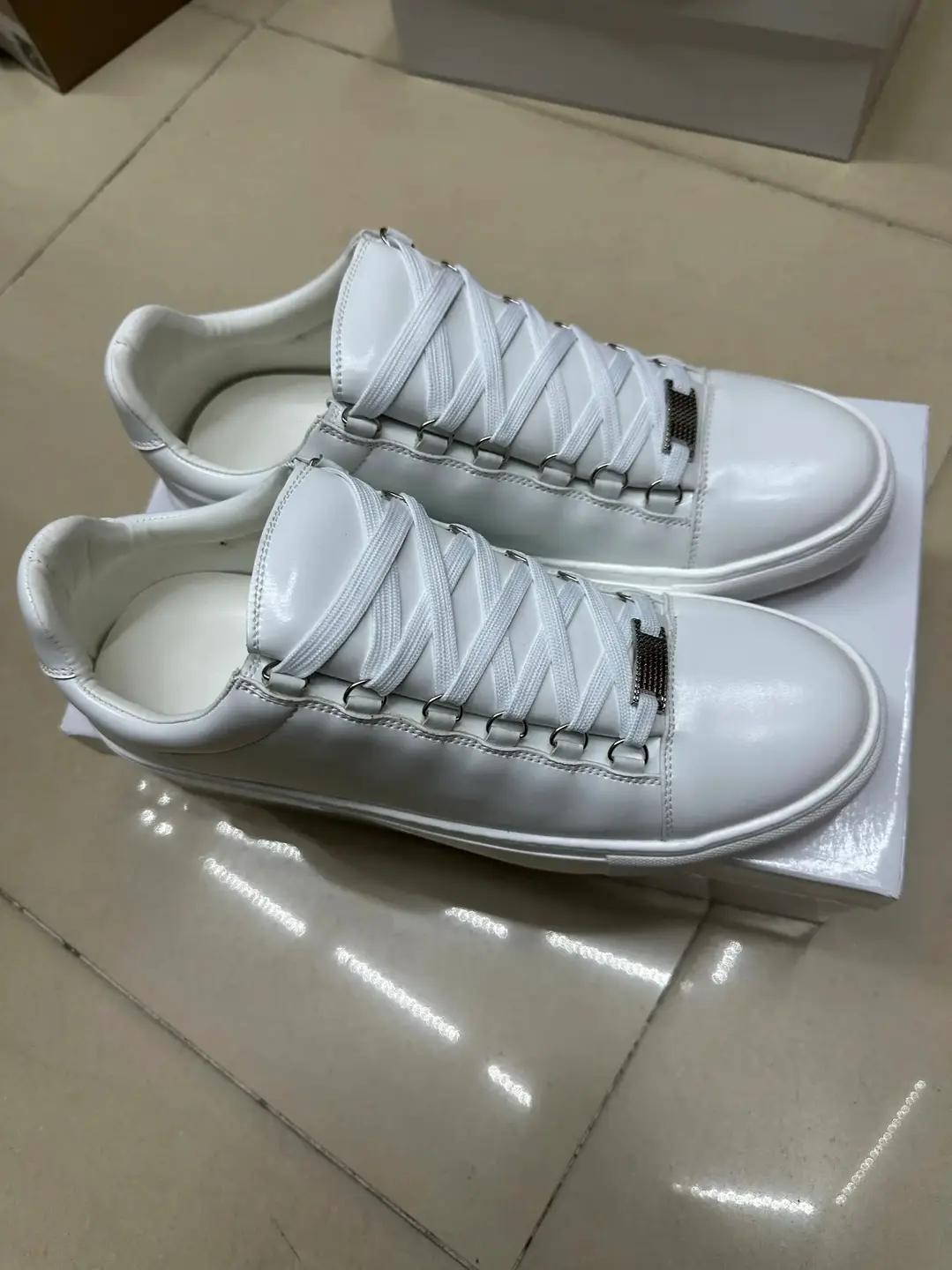 Genuine Cowhide Leather Lace-Up Low-Top Men's and Women's Shoes, Couple Style Sneakers, New Autumn and Winter Casual Fashion Shoes, Red Shoes