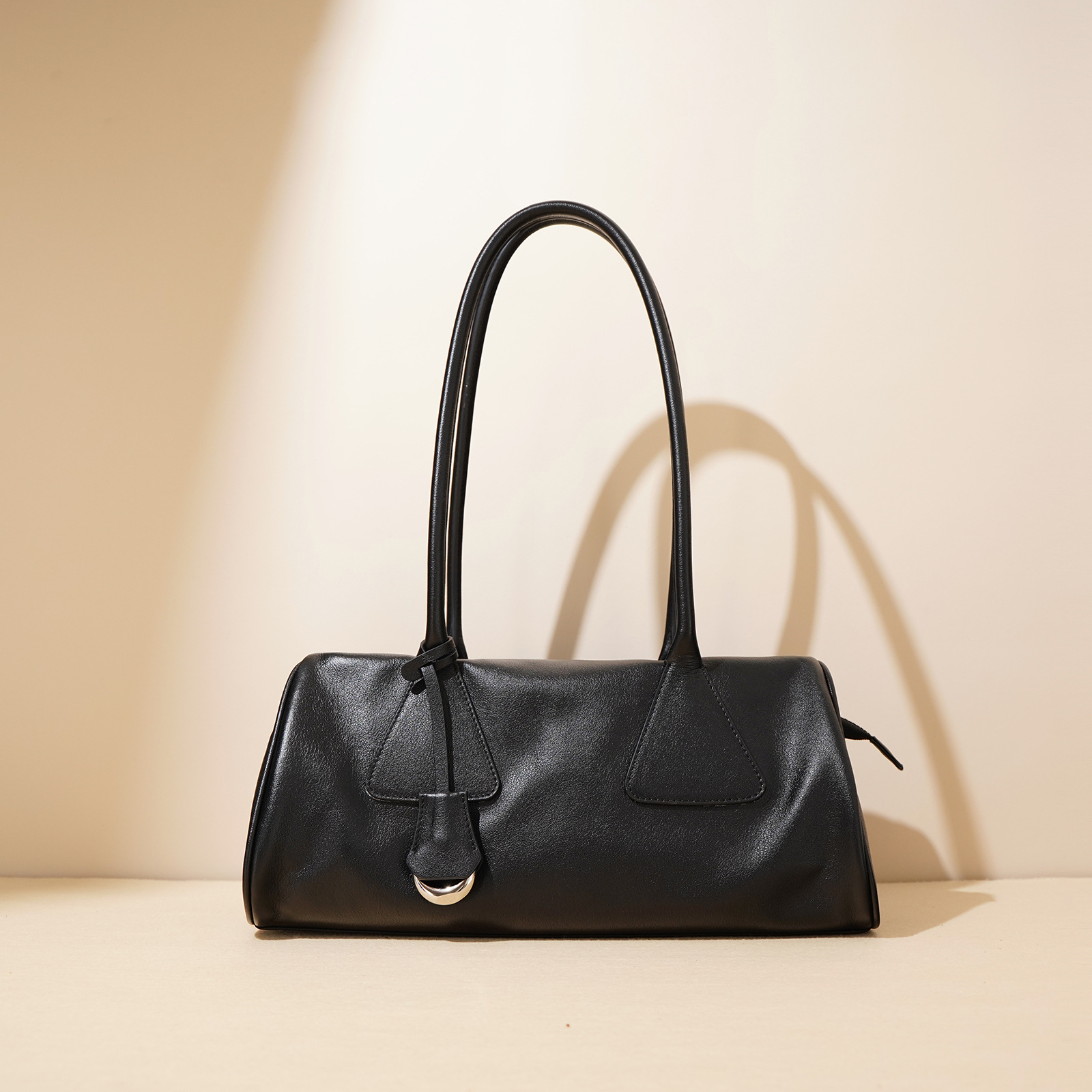 One-Shoulder Underarm Retro Baguette Bag for Women 2026 New Style High-End Triangle Bag Hand-Held Cross-Body Bowling Bag