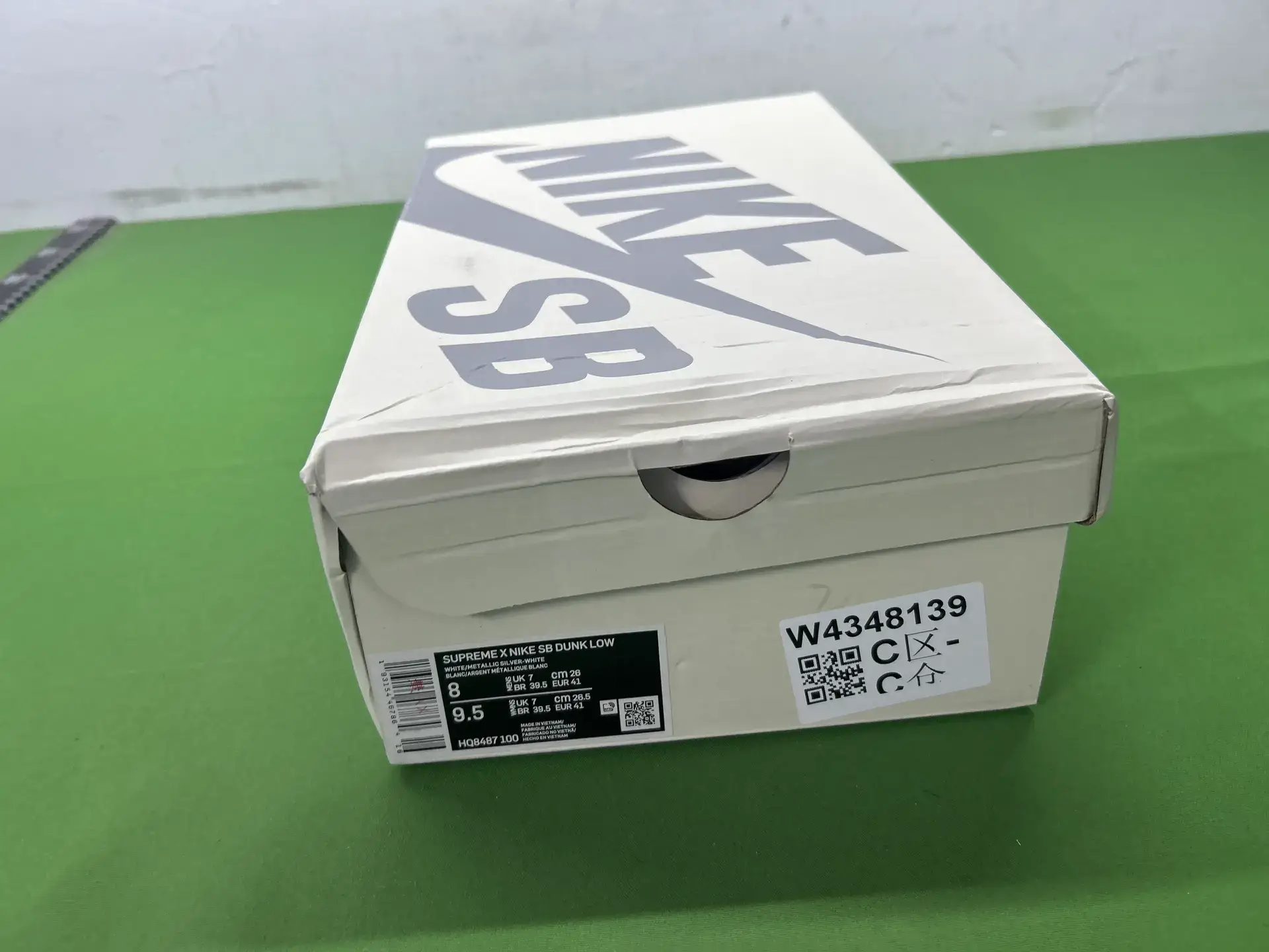 Supreme x Nike SB Dunk Low White/Metallic Silver-White