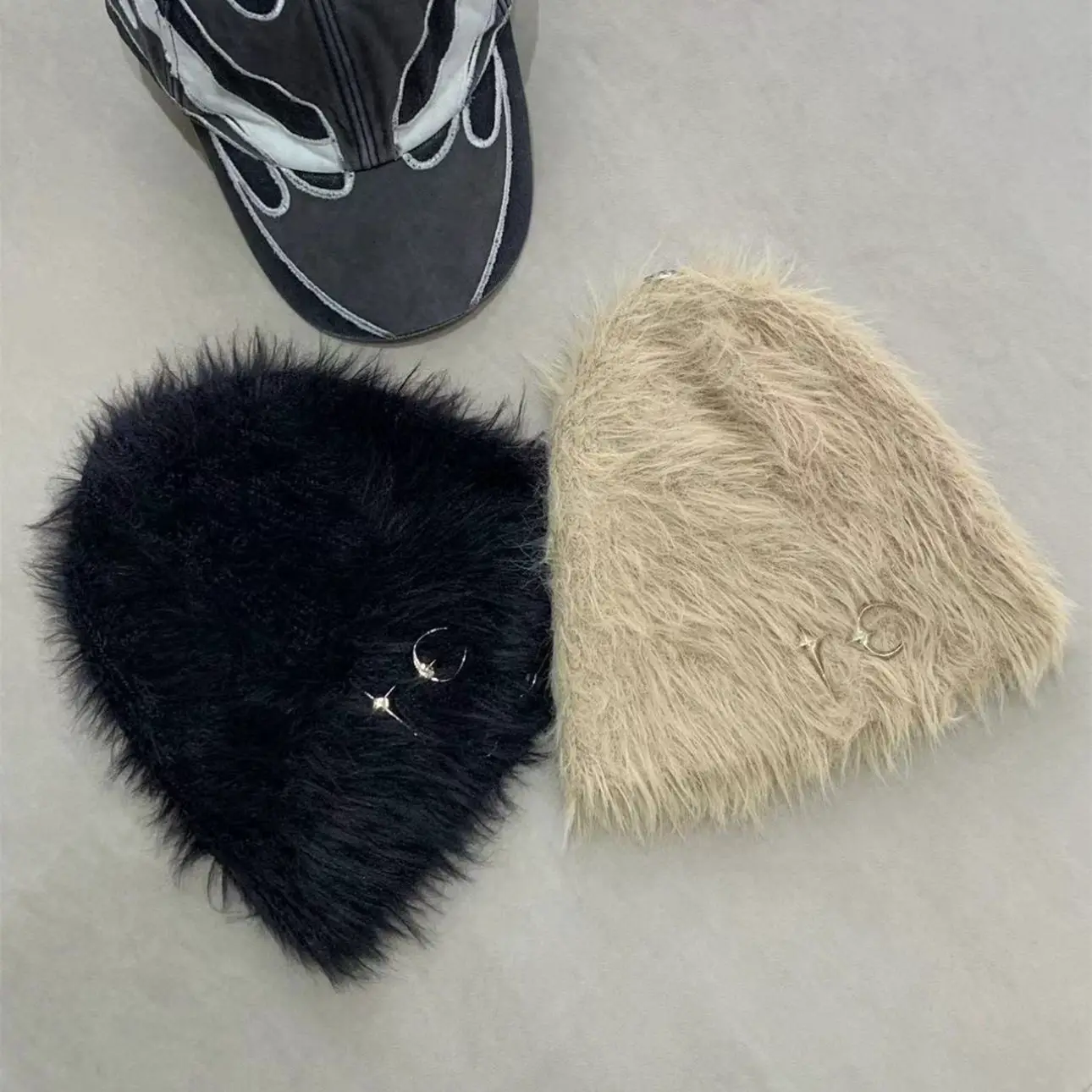 (in Stock, Shipped Immediately) Thugclub Autumn and Winter Metal Star and Moon Logo Mohair Knitted Plush Beanie Hat 24Fw