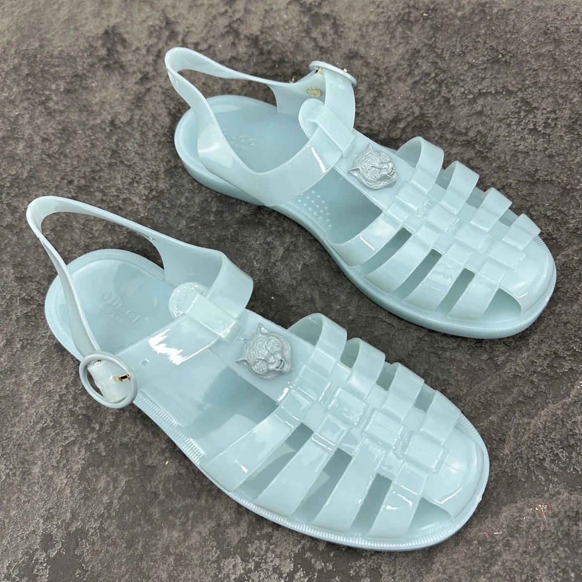 古驰 / Gucci

古驰一体透明凉鞋35-45