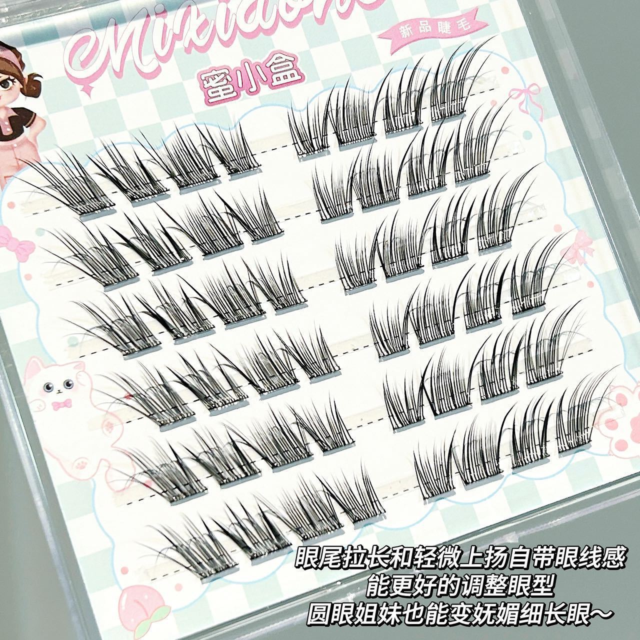 Natural and Playful Fox-Style False Eyelashes with a Sweet and Charming Look, Featuring a Cool and Lively Fox-Eye Design for a Realistic and Photogenic Everyday Look