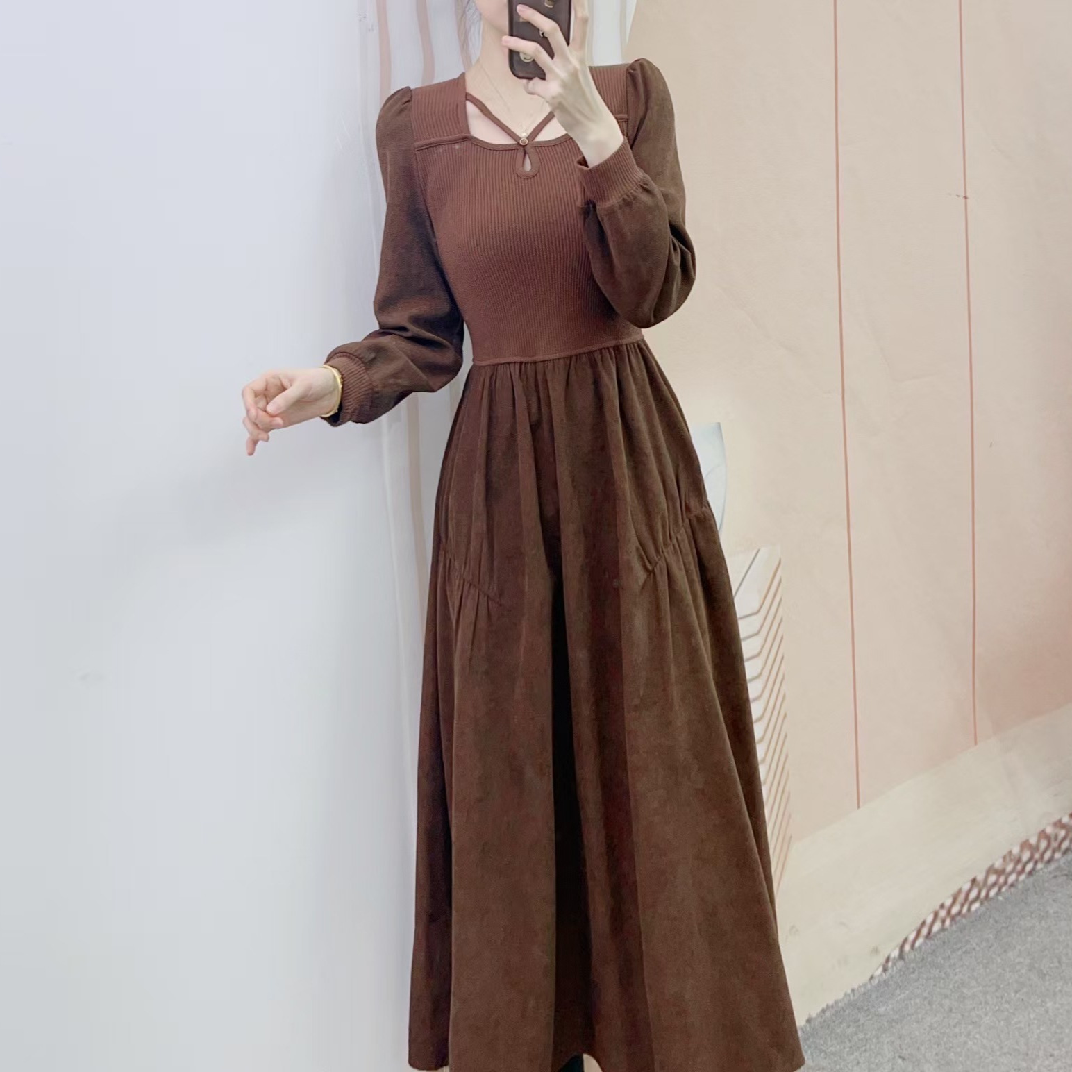 2026 Early Spring New Fashion Style French-Style Slimming Knitted Patchwork Mid-Length Long-Sleeved Dress 005