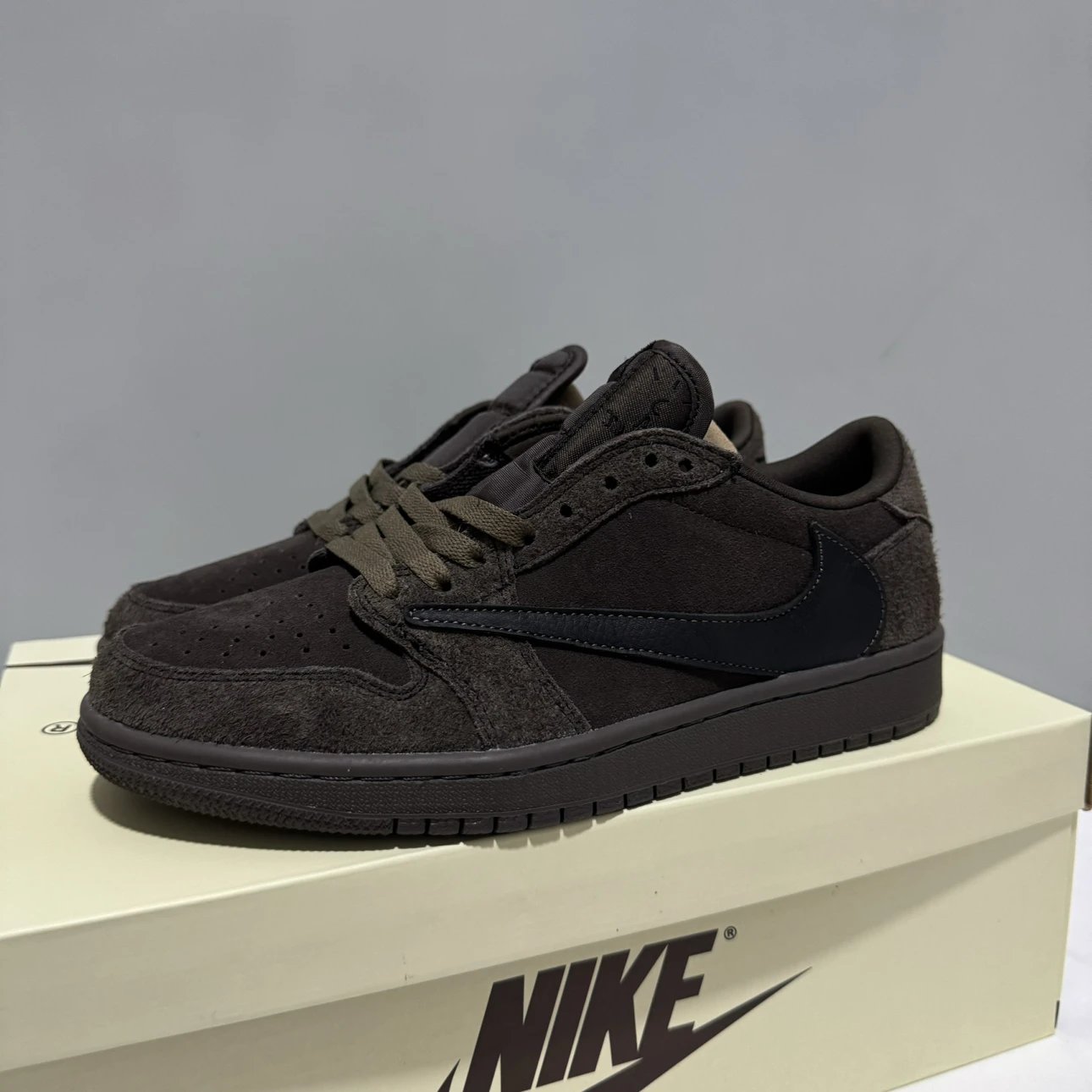 Lao Xu pure original real shot aj1 barb 9.0 velvet mocha Travis Scott x Jordan Air Jordan 1 Low OGVelvet Brown barb 9.0 velvet mocha wear-resistant breathable low-cut retro basketball shoes men's black brown