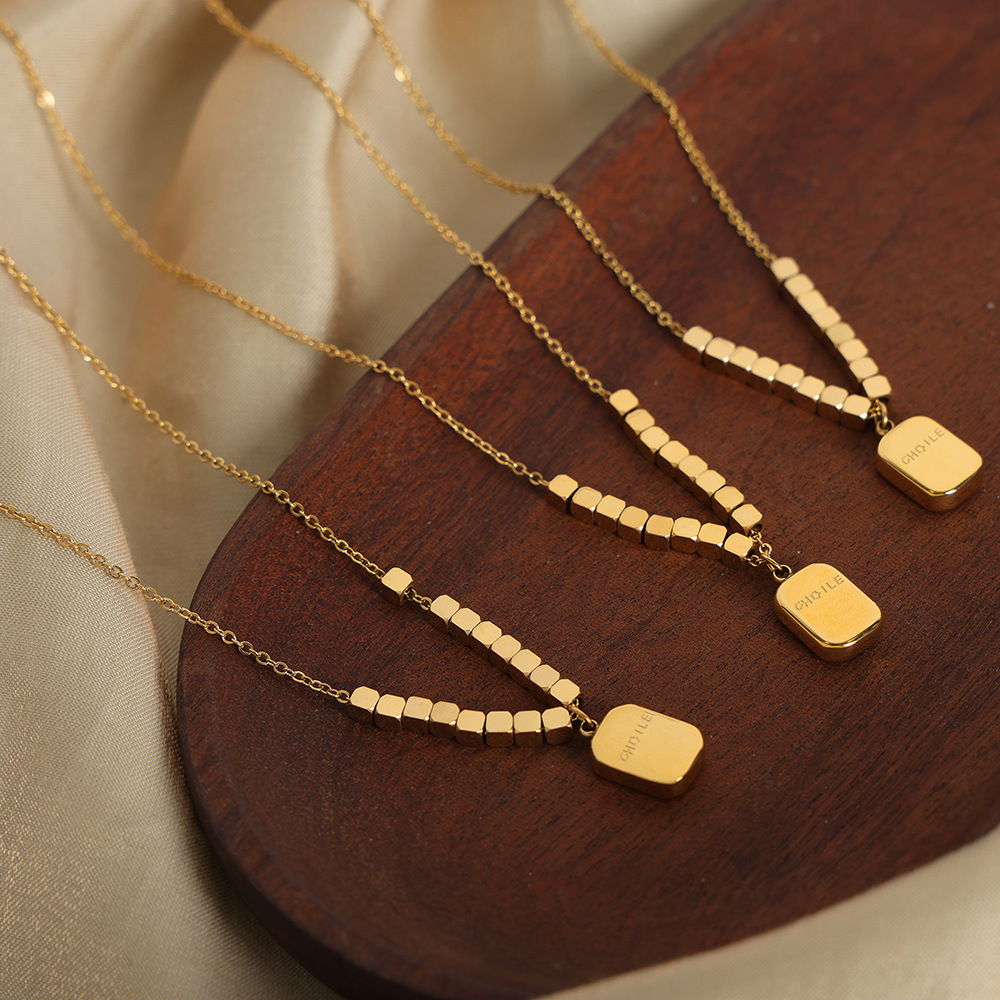 New Chinese style Hong Kong style retro square pendant necklace O cross chain Joker niche temperament clavicle chain jewelry wholesale