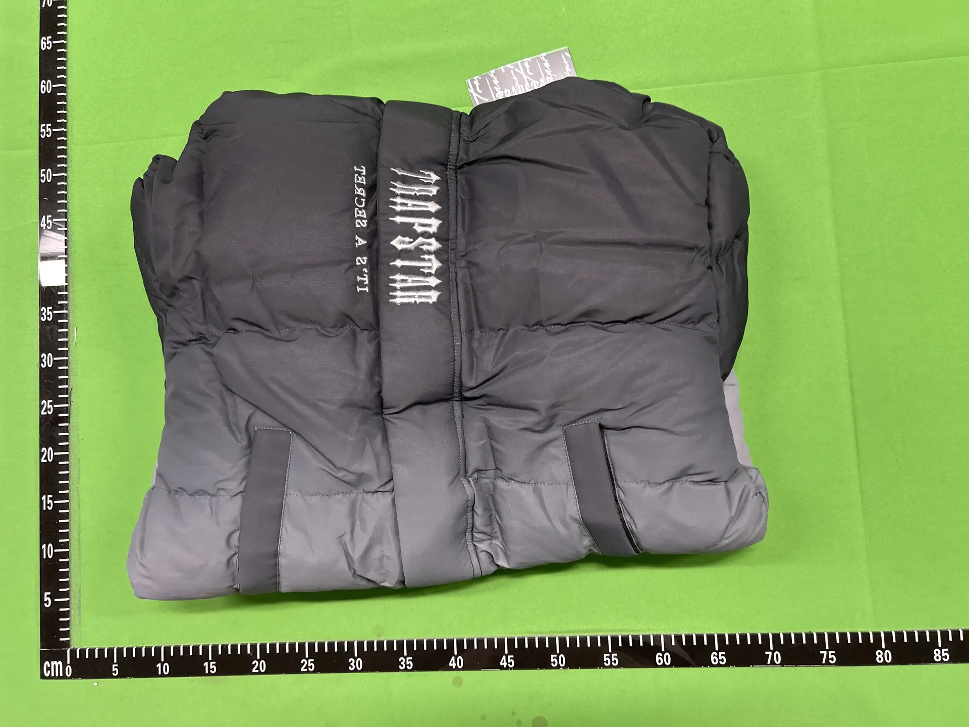 Embroidered little logo thickened coat