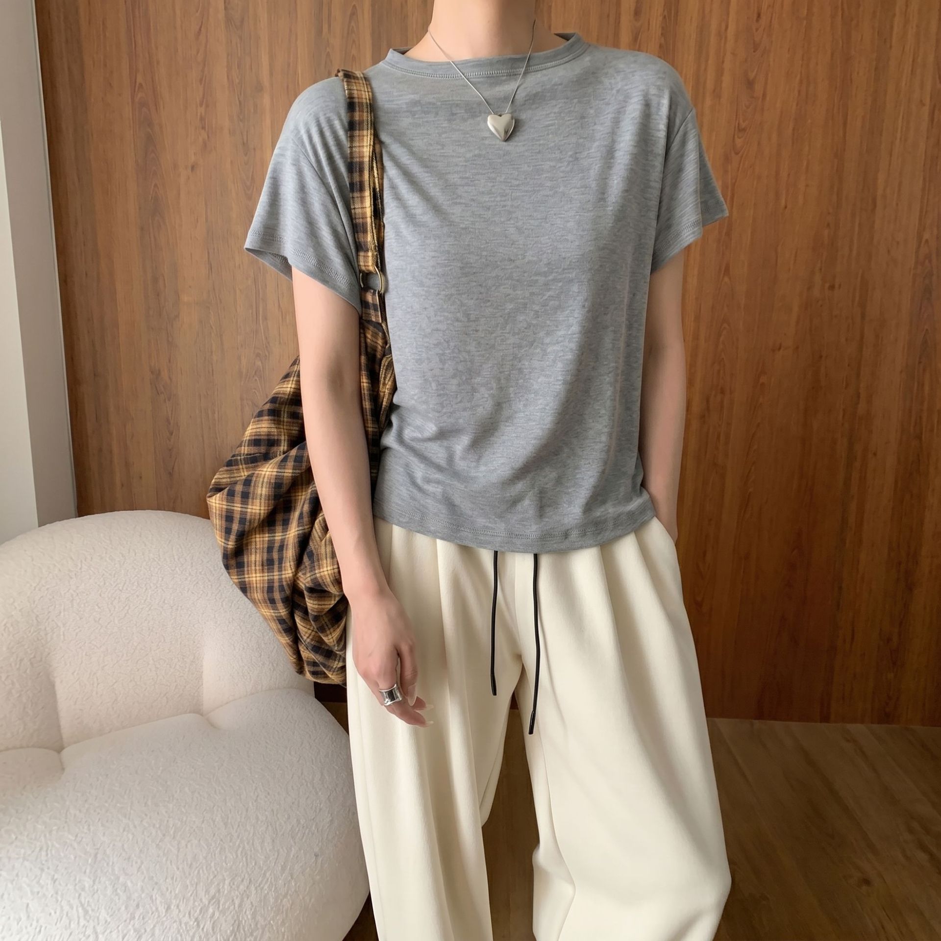 2026 Spring and Summer New Solid Color Round Neck Short-Sleeved T-Shirt for Women, Slim Fit, Basic Style, Versatile Inner and Outer Wear Top