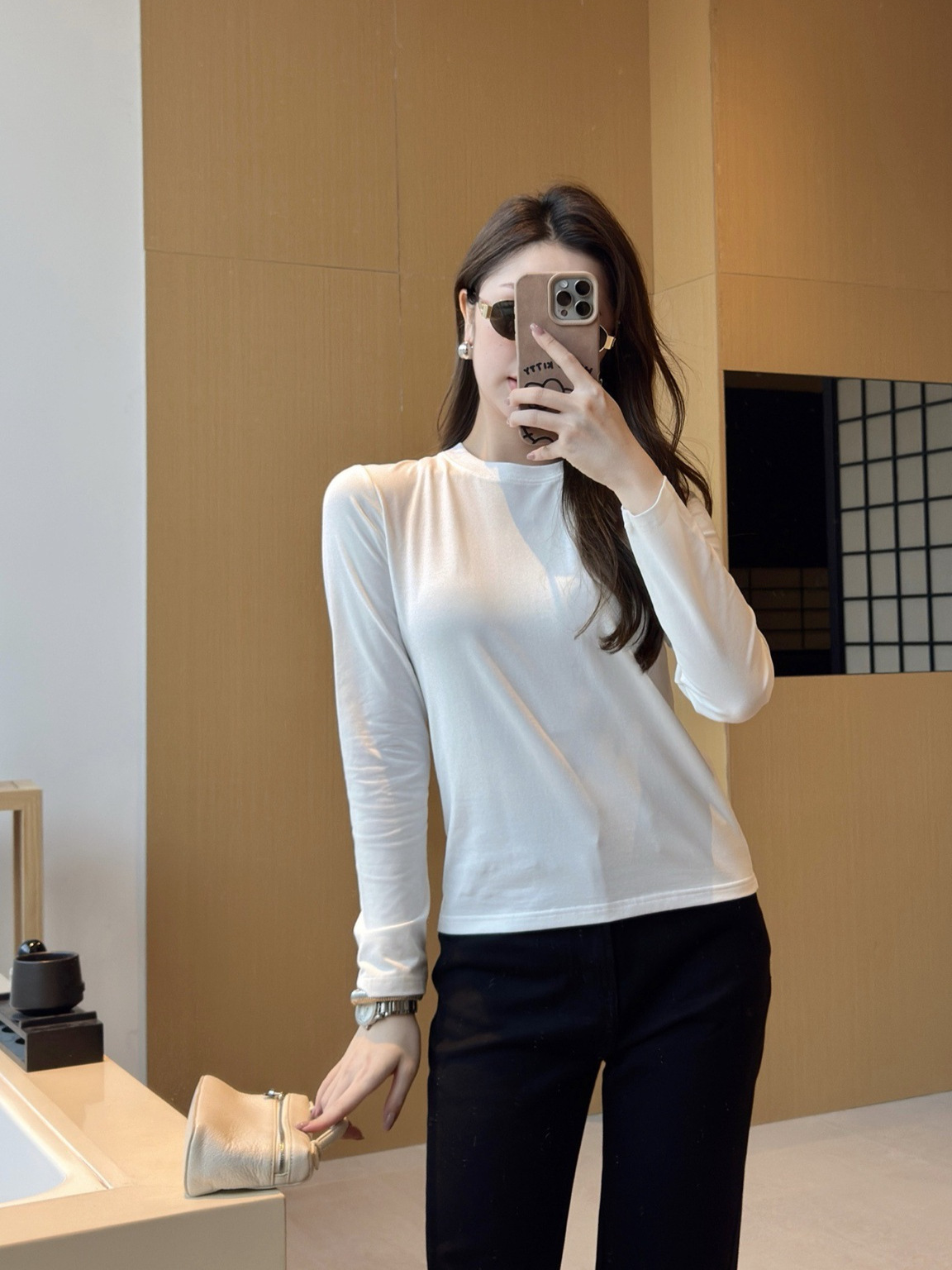 Brushed Fleece Base Layer Lst036 Classic All-Season Style for Loyal Fans, Comfortable Brushed Fleece Base Shirt for Layering with Black and White T-Shirts for Women
