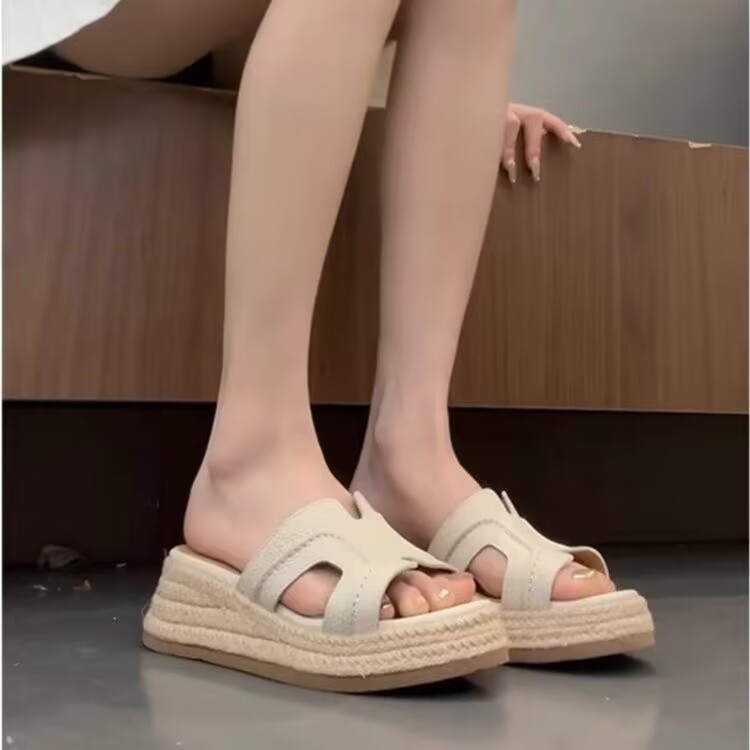 Thick-Soled Wedge-Heeled Height-Increasing Sandals for Women, Summer 2026 New Style, Suitable for Wearing with Skirts, High-Heeled Slip-On Beach Sandals