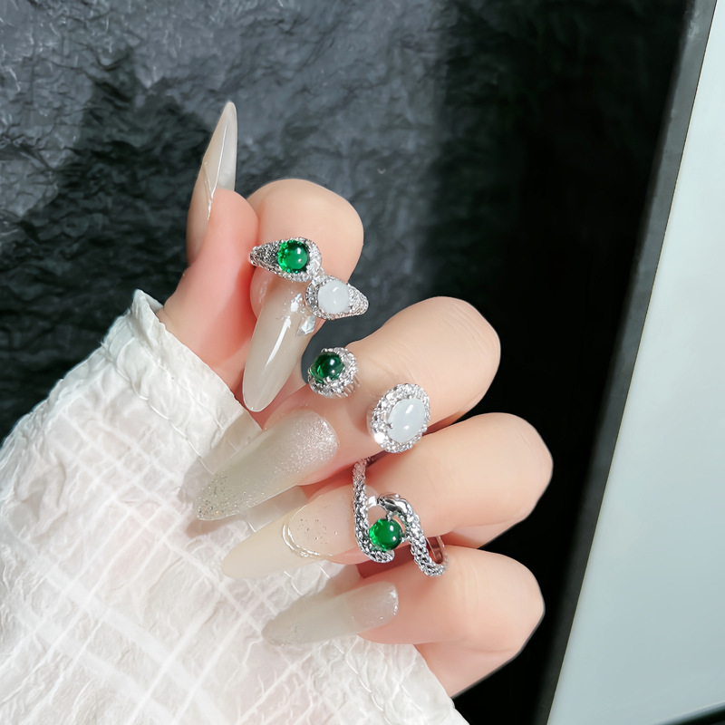 New Chinese Style Elegant Two-color Egg Surface Imitation Emerald High-end Ring Female Niche Design Fashion Refined Ring