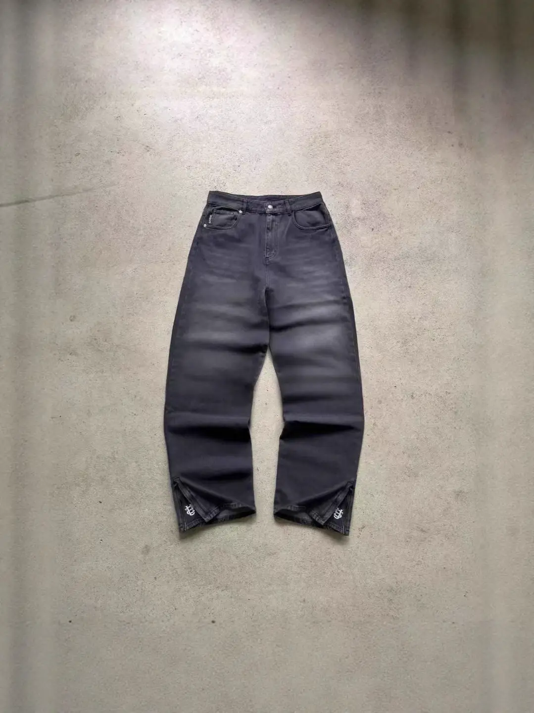 In-Stock European and American Retro Washed Distressed Jeans for Men and Women, Autumn and Winter Street Style Black and Gray Embroidered Straight-Leg Pants Wholesale