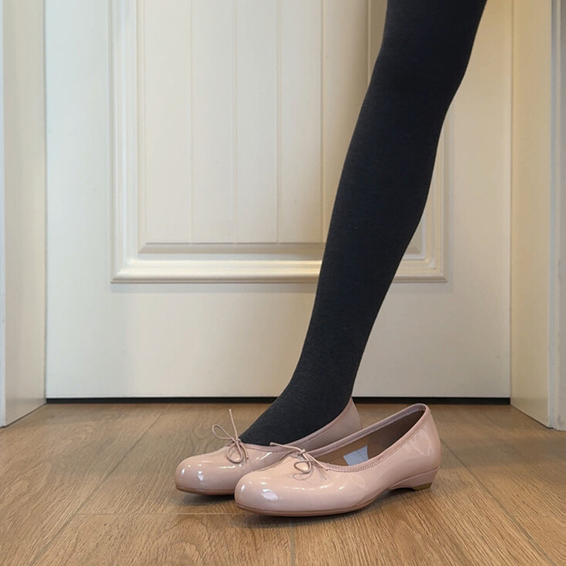 In Stock~ Patent Leather Women's Low-Heeled Shoes, New Early Spring Style, Simple and Elegant, Suitable for Commuting, Round Toe, Shallow Mouth, Bowknot Ballet Shoes