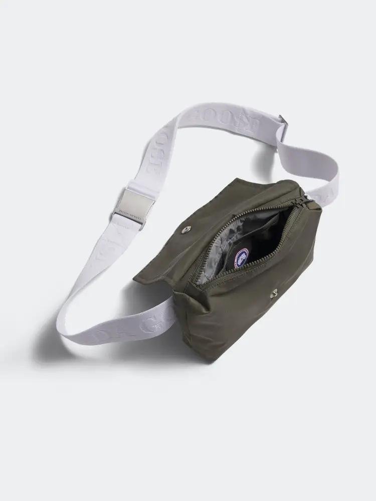[New Product] Canada Goose Canadian Goose Unisex High Performance Satin Mini Waist Bag 8837U2