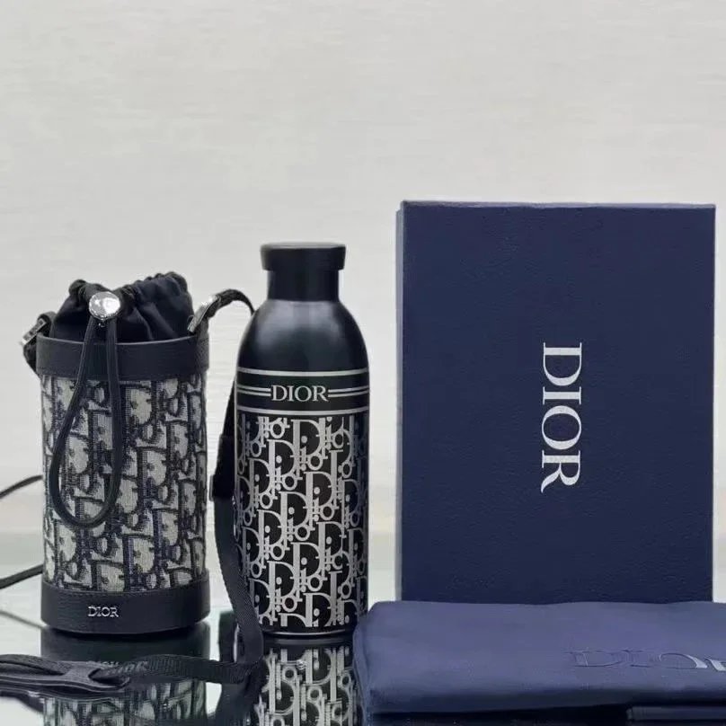 DIOR water bottle and pouch set QC photo from WEIDIAN on Qualit.ly
