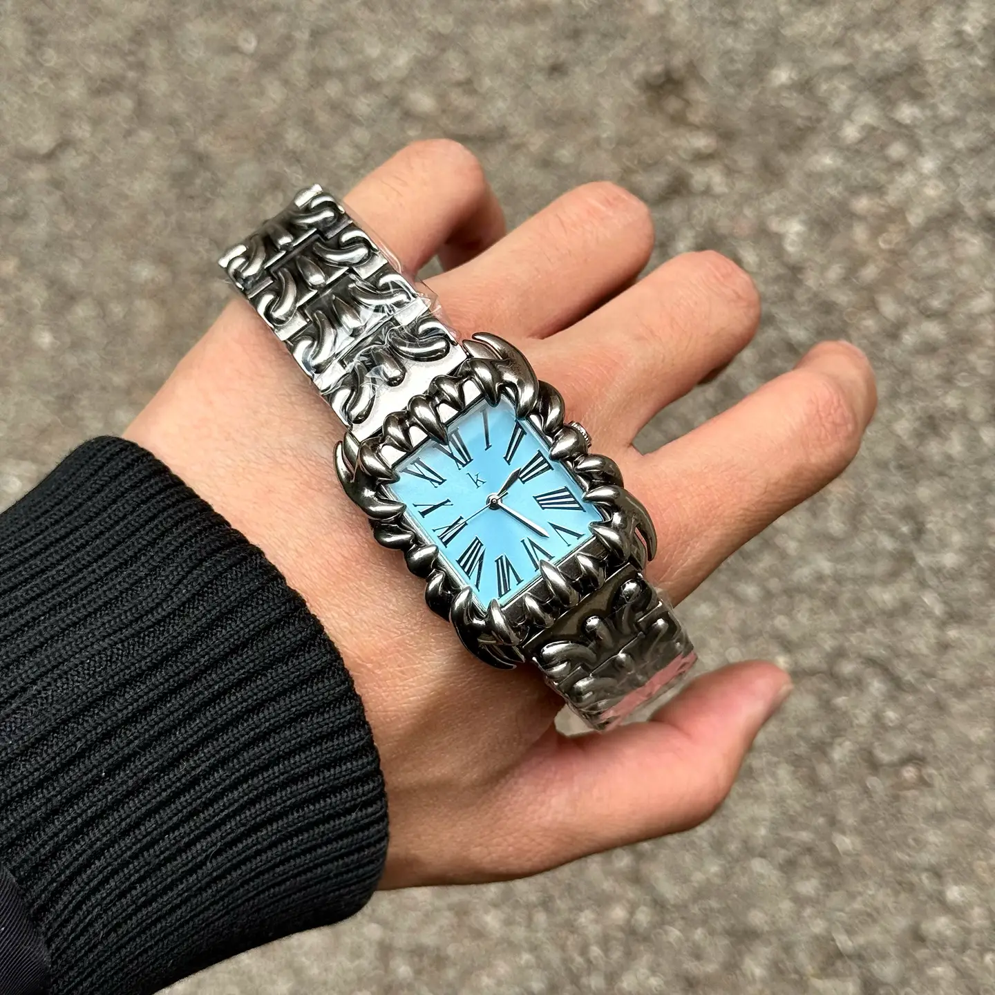 Authentic Kiosk Original Square Claw Alabaster Retro European and American Watch with Unique High-End ins Design