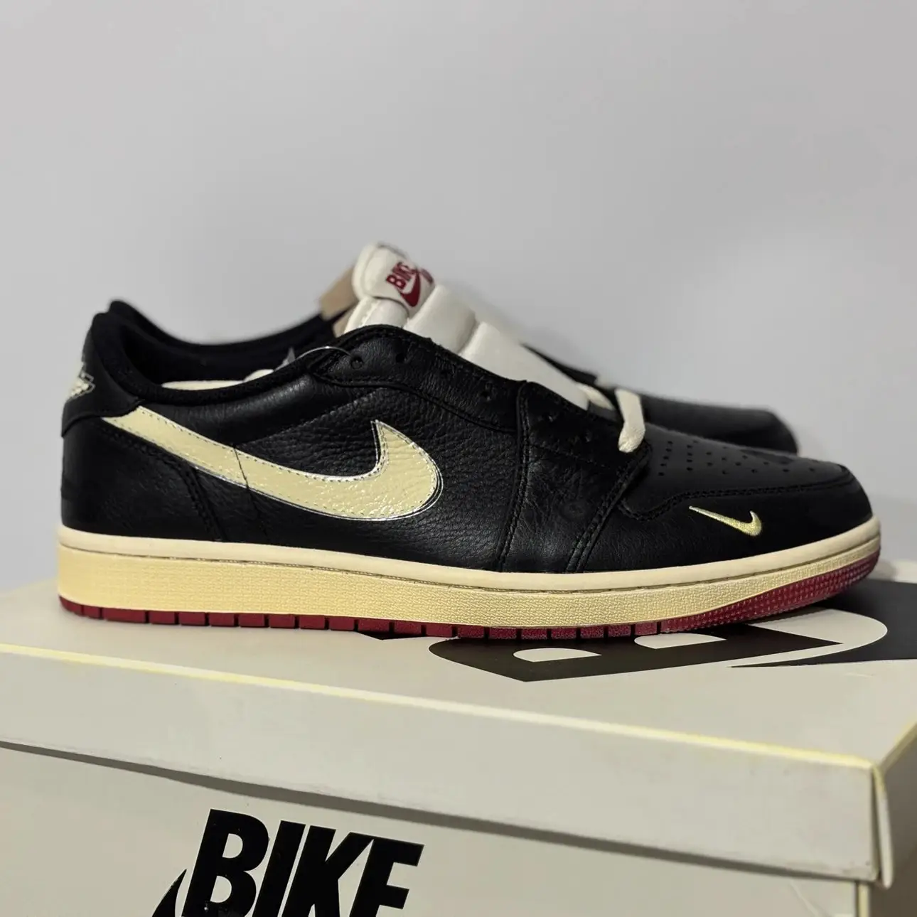 AJ1黑红做旧 Y版 Nigel Sylvester x "Better With Time" 乔1低帮舒适百搭 防滑耐磨 复古篮球鞋 IB8958-001