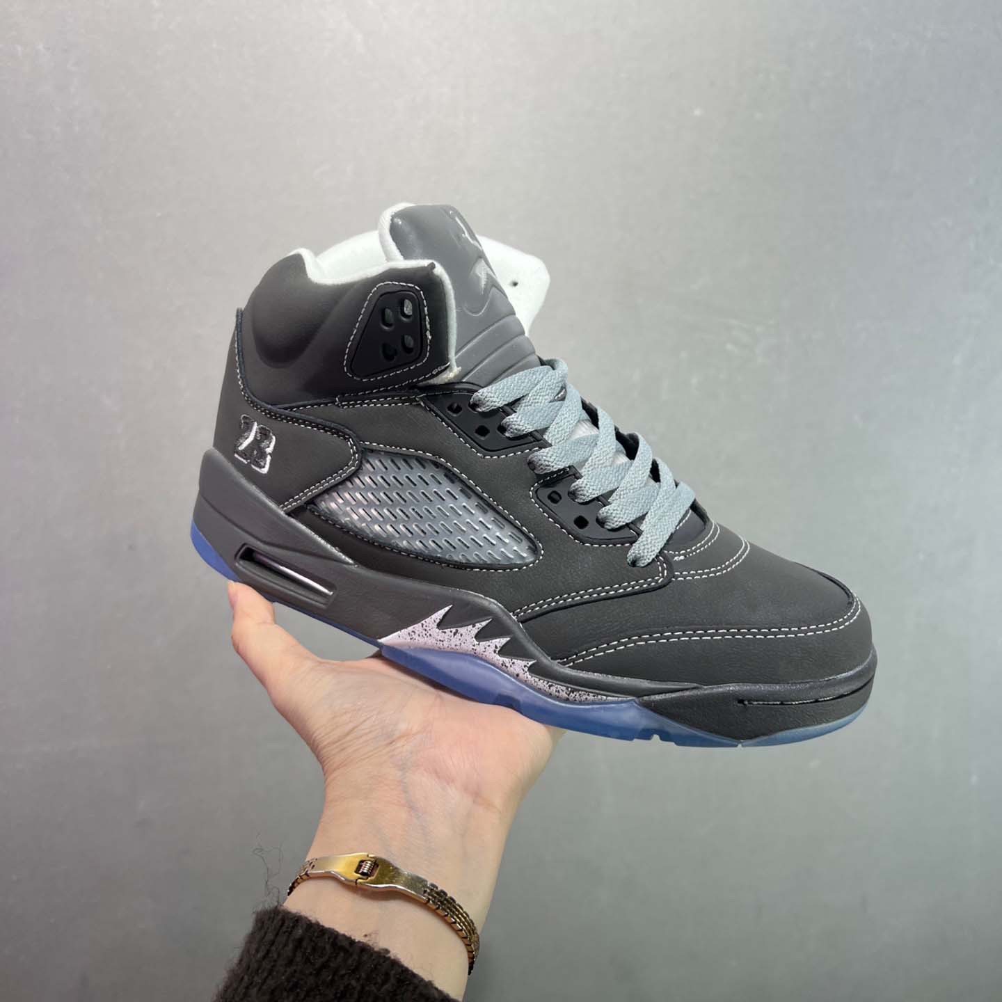 Putian Pure Original Aj5 Basketball Shoes Jordan 5 High-Top Shark Tooth Practical Sneakers for Men and Women, Shock-Absorbing, Non-Slip Casual Sports Shoes Fotografie QC de pe 1688 pe Qualit.ly