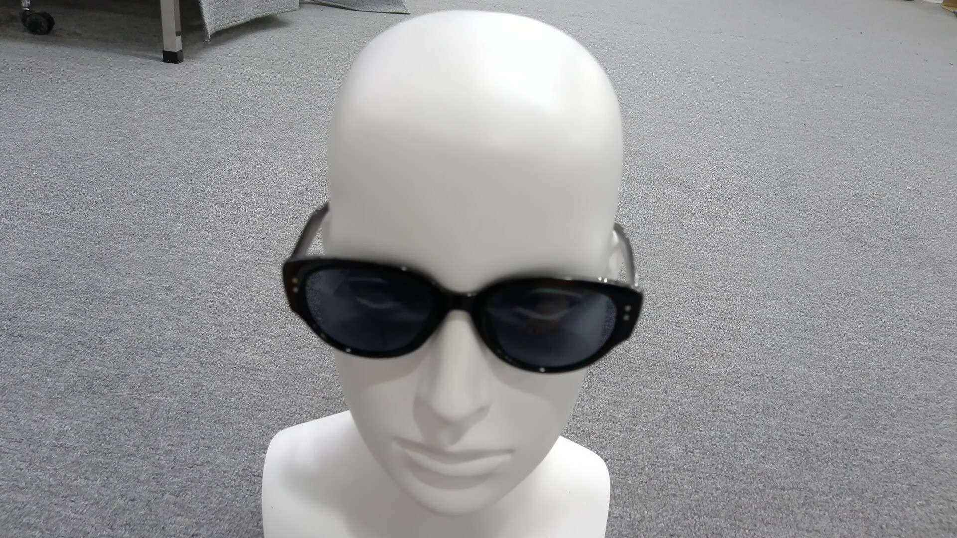2026 New Style Sunglasses for Women, Three-Point Plastic Black Sunglasses, Trendy on Tiktok, European and American Fashion Sunglasses QC
