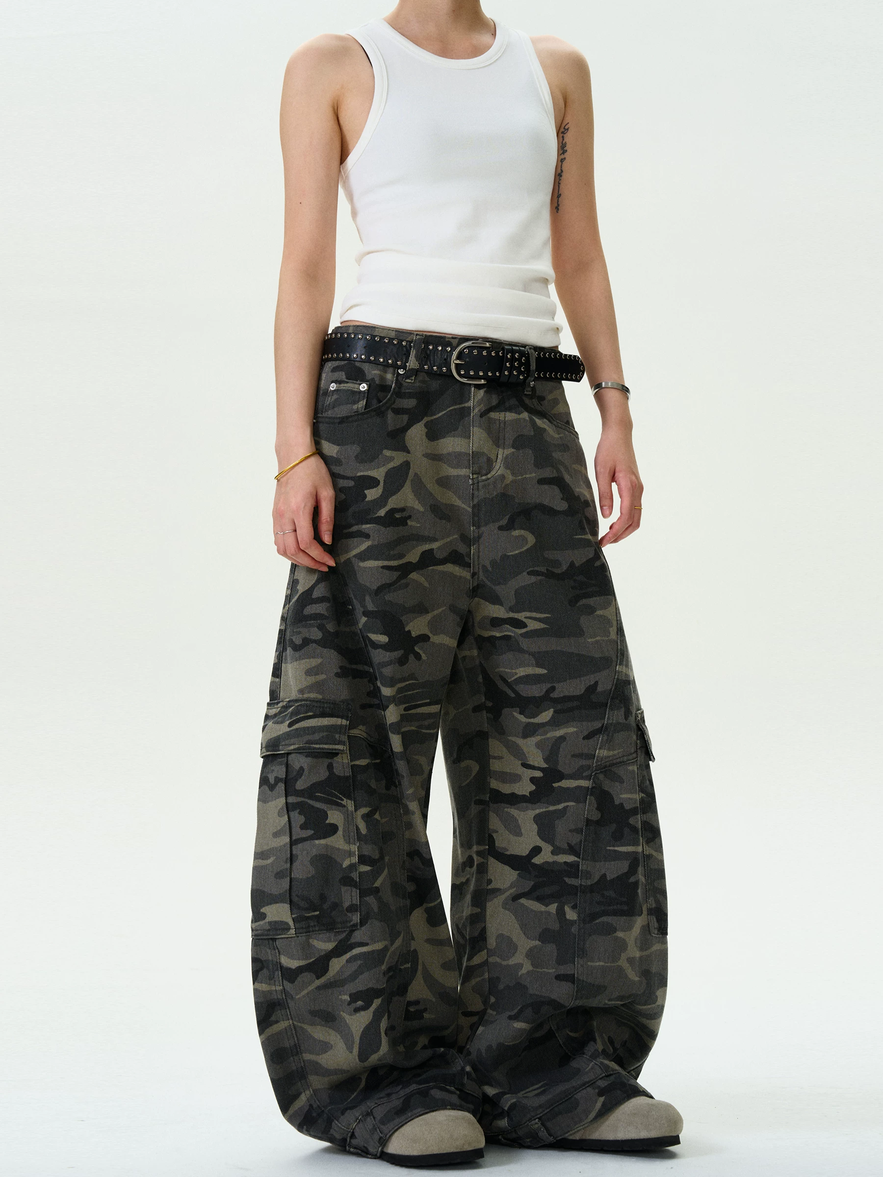 Madwitch American Retro Camouflage Scimitar Jeans for Men, Loose Fit, Reverse-Wear Design, Distressed Work Pants