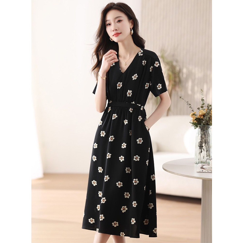 High-End V-Neck Floral Chiffon Short-Sleeved Dress for Women, Summer 2025 New Style, Light Luxury, Elegant and Slimming Long Dress