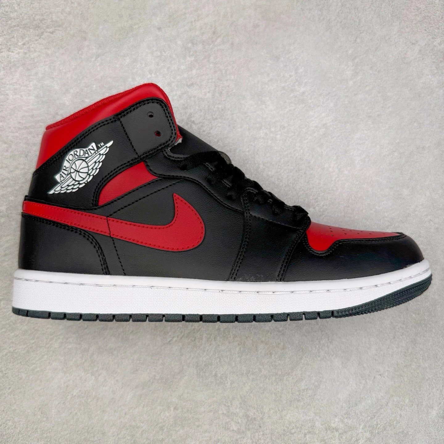 现货【现货】纯原实拍Jordan Air Jordan 1 舒适百搭 防滑耐磨 中帮 复古篮球鞋 男女同款 黑红货号DQ8426-067
