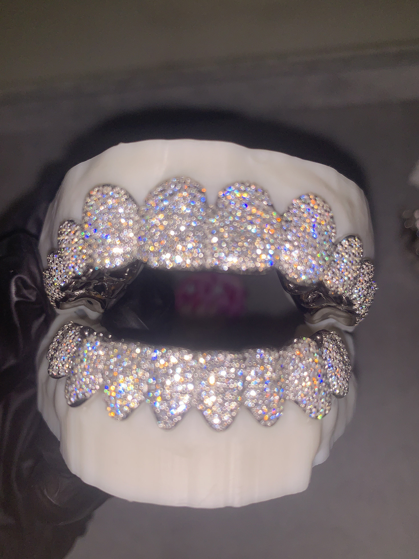 European and American Hip-Hop Dental Jewelry, Micro-Encrusted with Diamonds, Hip-Hop Tooth Diamonds, Grill Diamond-Encrusted Dental Accessories, Vvs Carbon Silicon Stone Inlaid Rap