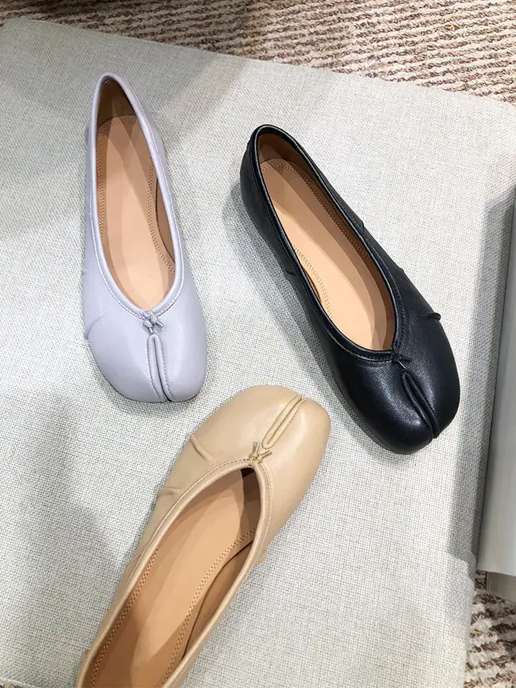 Women's Split-Toe Shoes 2025 New Genuine Leather Flat Shoes Pig's Trotters Tabi Slip-On Pleated Loafers Small Leather Shoes